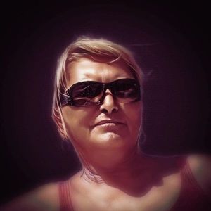 Meet your Posher, Monique